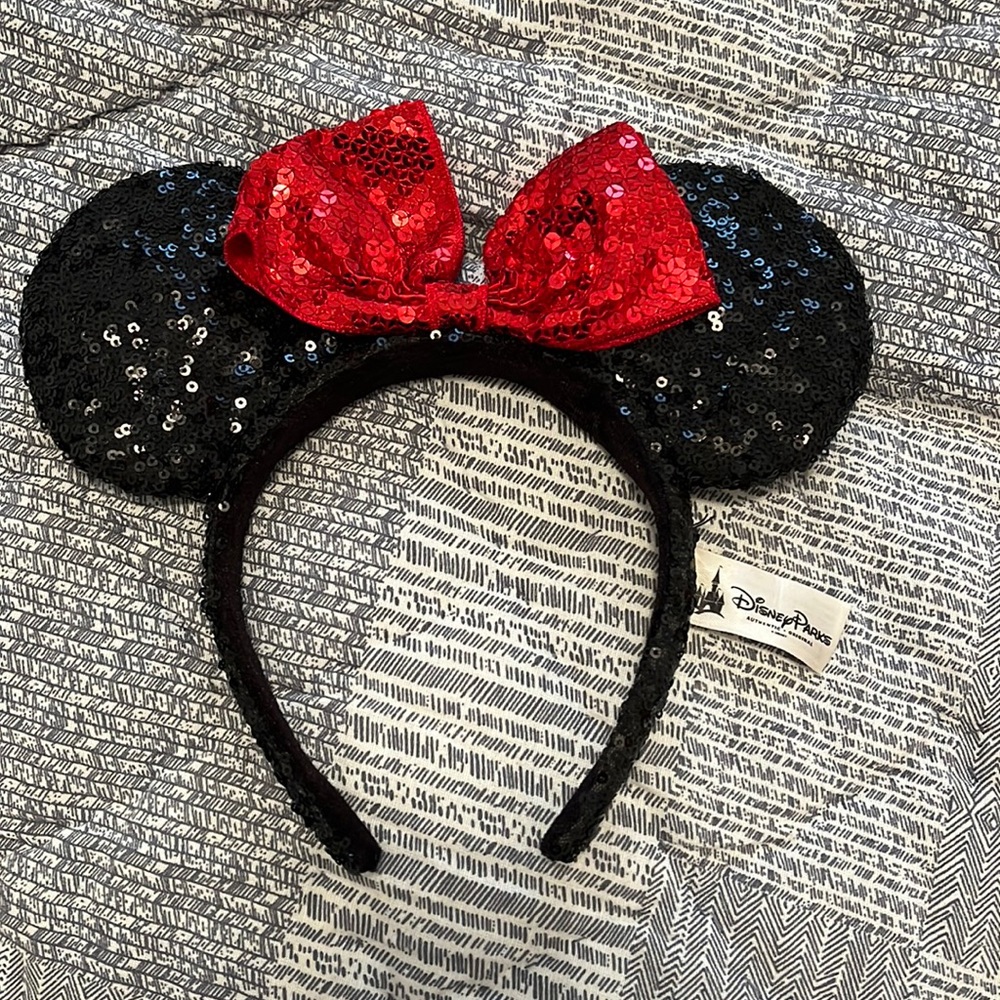 Disney parks Minnie Mouse ears, sequins